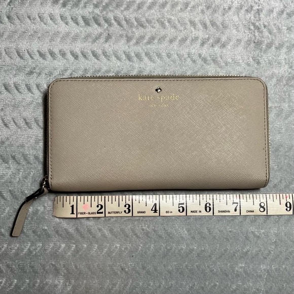 Kate Spade Leila Large Continental Wallet
Leather Light Beige - Picture 8 of 9